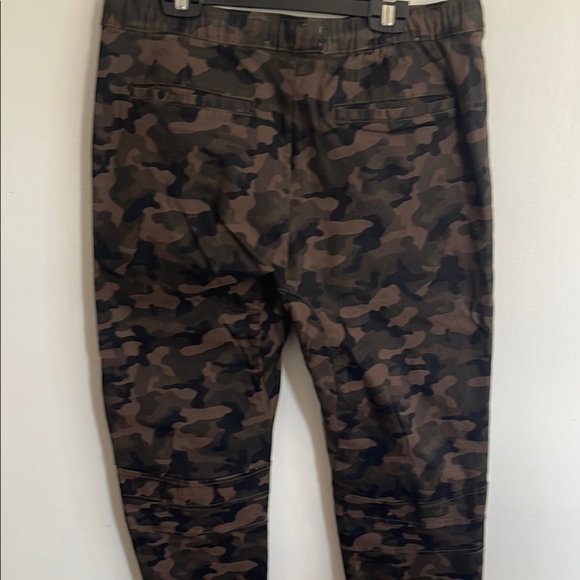 Men's Camouflage Jogger Pants - Picture 4 of 6